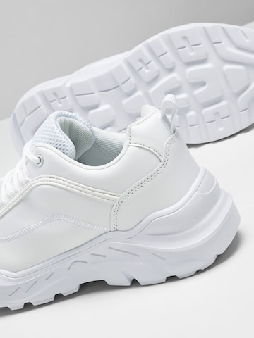 Sneaker bassa di bonprix in bianco