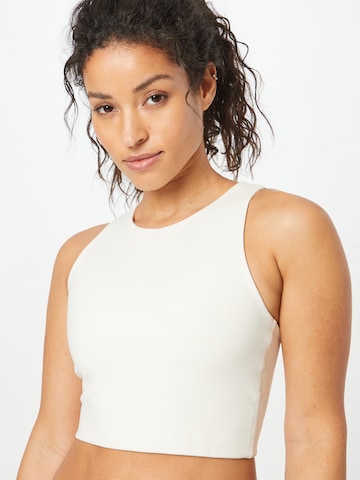 Girlfriend Collective - Soutien Bustier Soutien de desporto 'DYLAN' em branco: frente