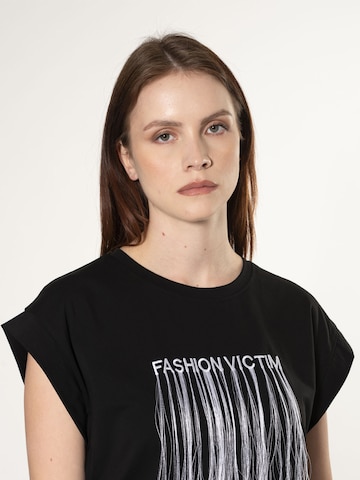 Influencer T-Shirt in Schwarz