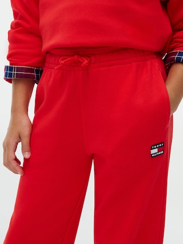 Effilé Pantalon TOMMY HILFIGER en rouge