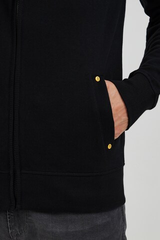 !Solid Zip-Up Hoodie in Black