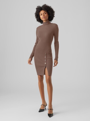 VERO MODA - Vestido de punto 'ABA' en marrón