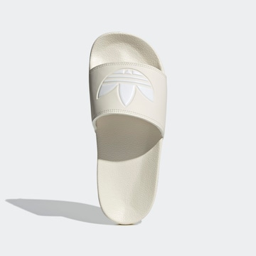 ADIDAS ORIGINALS Pantolette 'Adilette' i vit