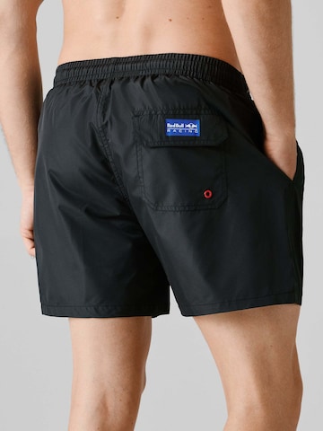Red Bull Racing x Pepe Jeans Zwemshorts in Zwart