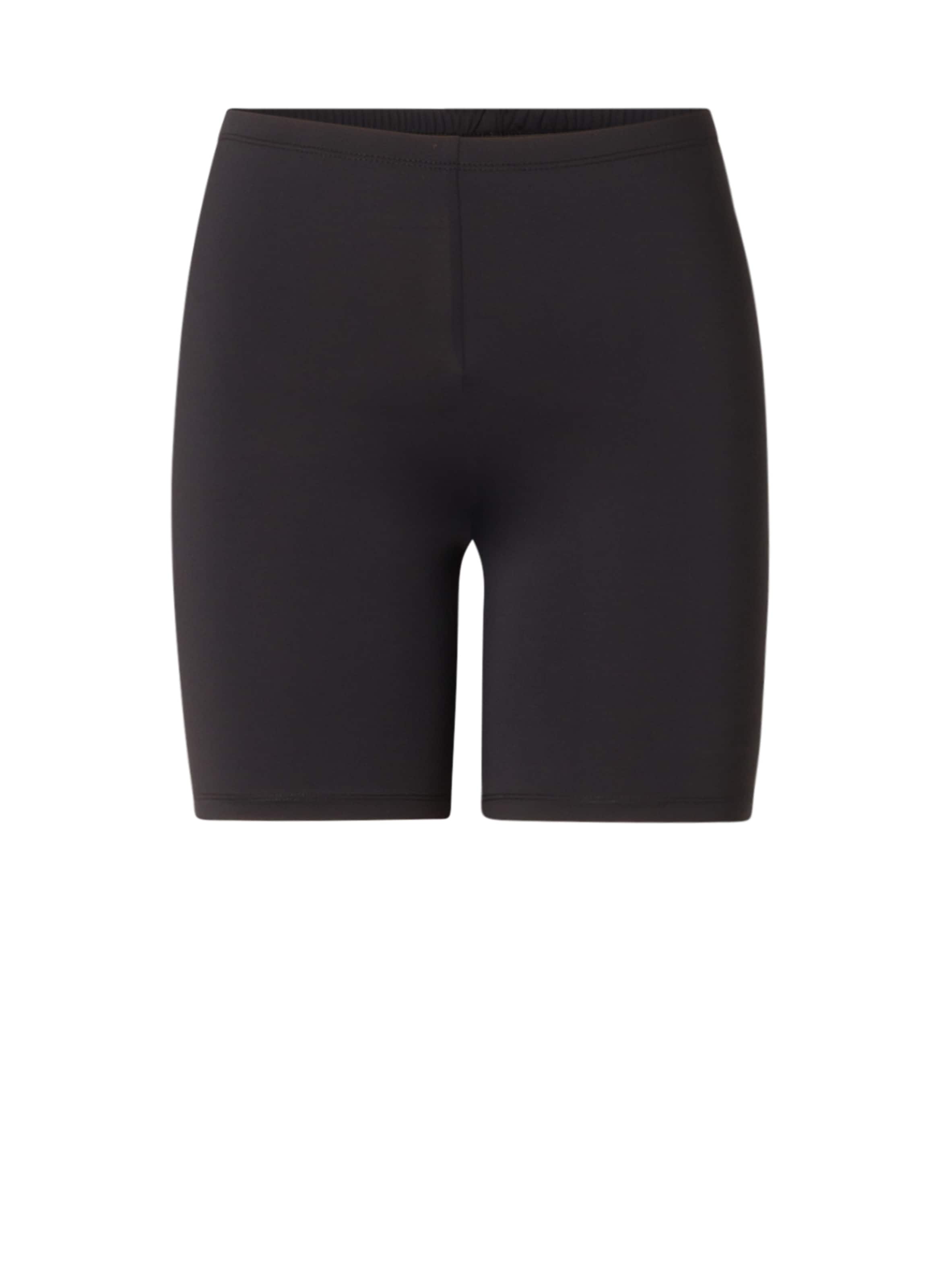 BASE LEVEL CURVY Skinny Pants in Black: front