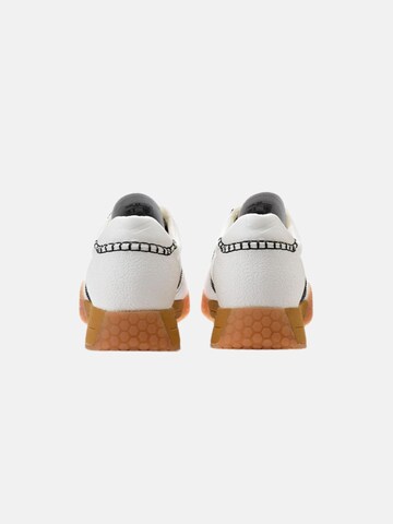 Scarpa stringata di KEH NOO in bianco