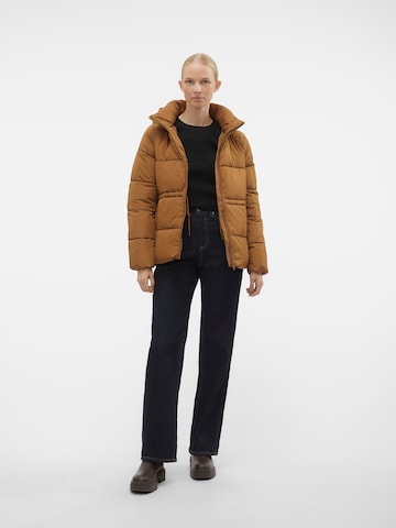 VERO MODA Kurtka zimowa w kolorze brązowy