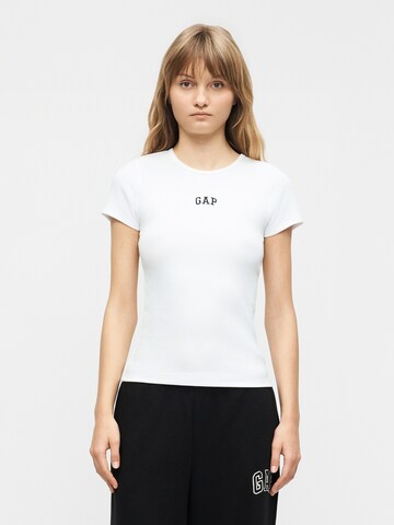 Tricou de la GAP pe alb: față