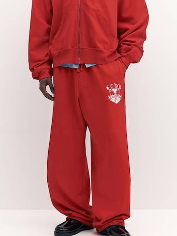 Pull&Bear Baggy Kalhoty 'VARSITY STWD' – červená: přední strana