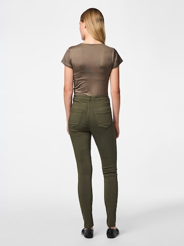 PIECES Skinny Farkkuleggingsit 'HIGHSKIN' värissä vihreä