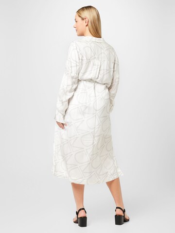 Calvin Klein Curve Kleid in Weiß
