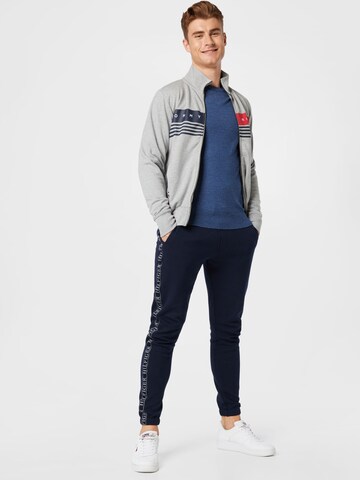 TOMMY HILFIGER Collegetakki värissä harmaa