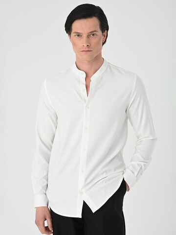 Coupe slim Chemise Antioch en blanc : devant