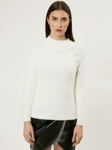 Influencer Sweater in White: front