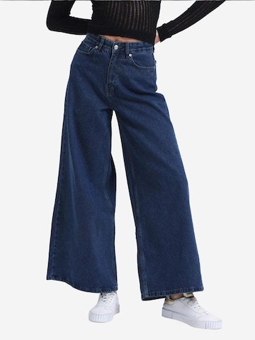 Hiccup Wide leg Jeans in Blue: front