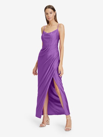 Robe de soirée Vera Mont en violet : devant