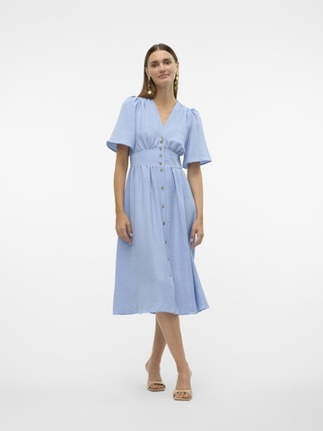 Robe-chemise 'VMMELANEY' VERO MODA en bleu : devant