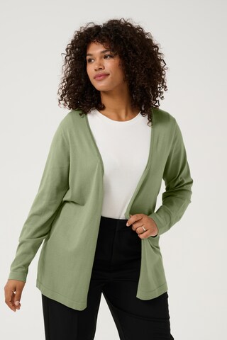 Cardigan 'KCFarsia' KAFFE CURVE en vert : devant