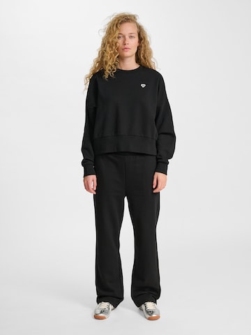 Hummel Loose fit Trousers in Black