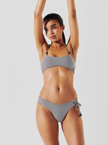 Slip bikini di Karl Lagerfeld in nero