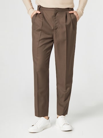 Guido Maria Kretschmer Men Regular Pleated Pants 'Matteo' in Brown: front