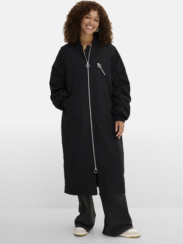 bonprix Mantel in Schwarz: Vorderseite