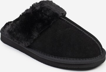 Minnetonka Slipper 'Chesney' in Black