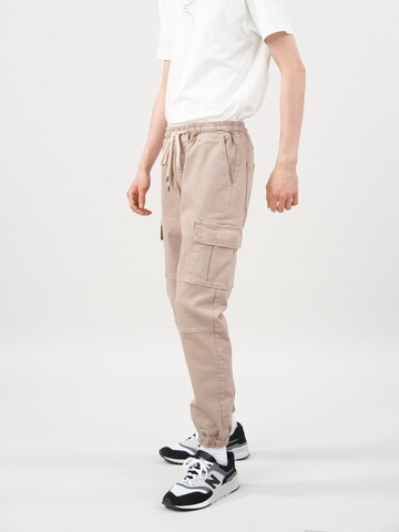 Cørbo Hiro Tapered Cargobroek 'Ronin' in Beige: voorkant