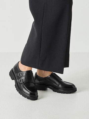 Tamaris Schnürschuh in Schwarz