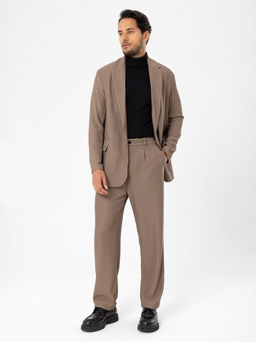 Antioch Loose fit Pleat-Front Pants in Brown