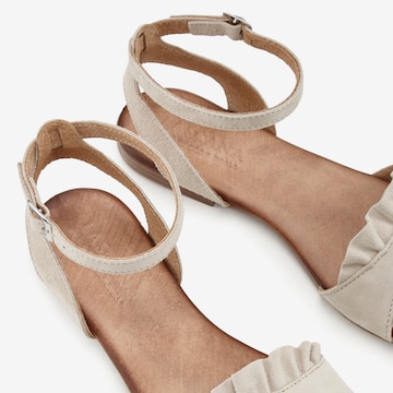 LASCANA - Sandalias con hebilla en beige