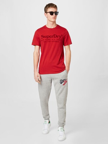 Tricou de la Superdry pe roșu