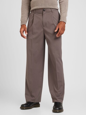 WEEKDAY Loose fit Pleated Pants 'Uno' in Brown: front