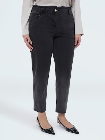 Fiorella Rubino Regular Jeans in Black: front