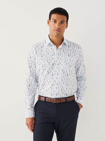 Next Regular Fit Paita värissä valkoinen: etupuoli