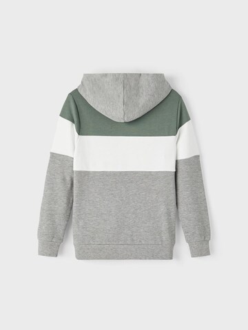 NAME IT - Sweatshirt 'Berik' em cinzento