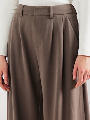 VERSTIQUE Широкий Штаны в Бежевый