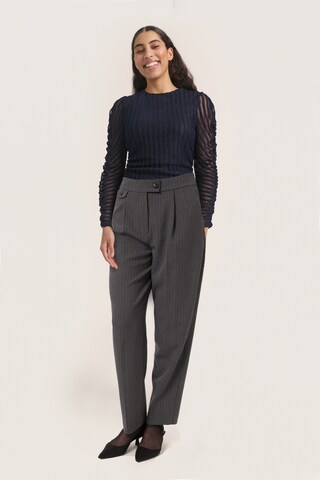 SOAKED IN LUXURY Blouse in Blue