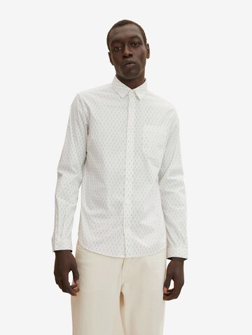 Coupe slim Chemise TOM TAILOR en blanc : devant