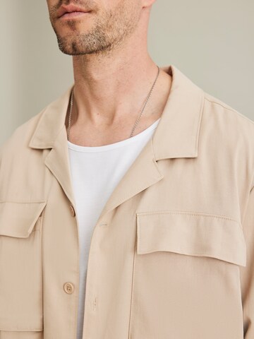 DAN FOX APPAREL Comfort fit Button Up Shirt 'Jordan' in Beige