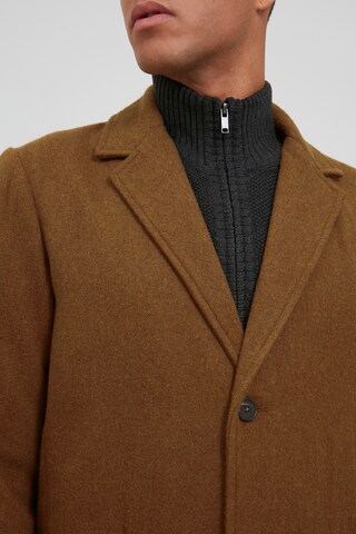 !Solid Between-Seasons Coat 'SDTave' in Brown