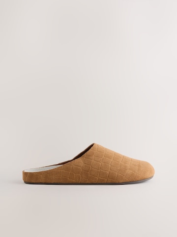 Saboţi de la Next pe maro