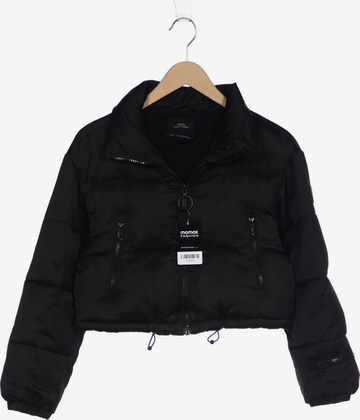 Urban Outfitters Jacke XS in Schwarz: predná strana