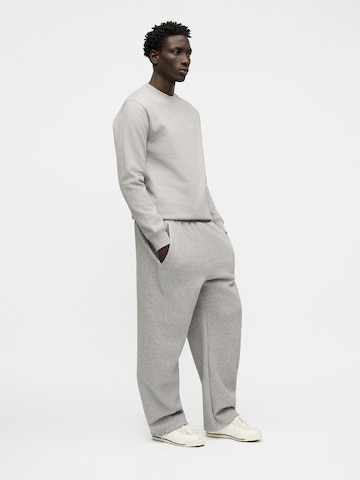 ADIDAS ORIGINALS Majica 'ESS' | siva barva