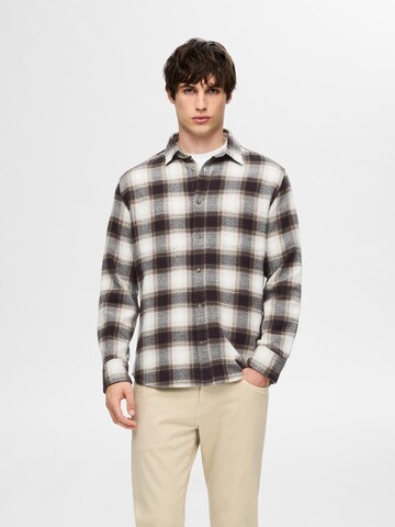 Regular fit Camicia 'SLHOwen' di SELECTED HOMME in marrone: frontale