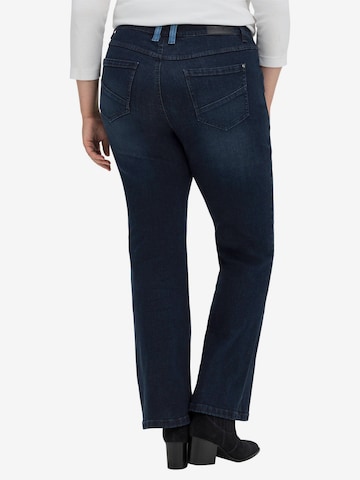 SHEEGO Bootcut Jeans in Blau