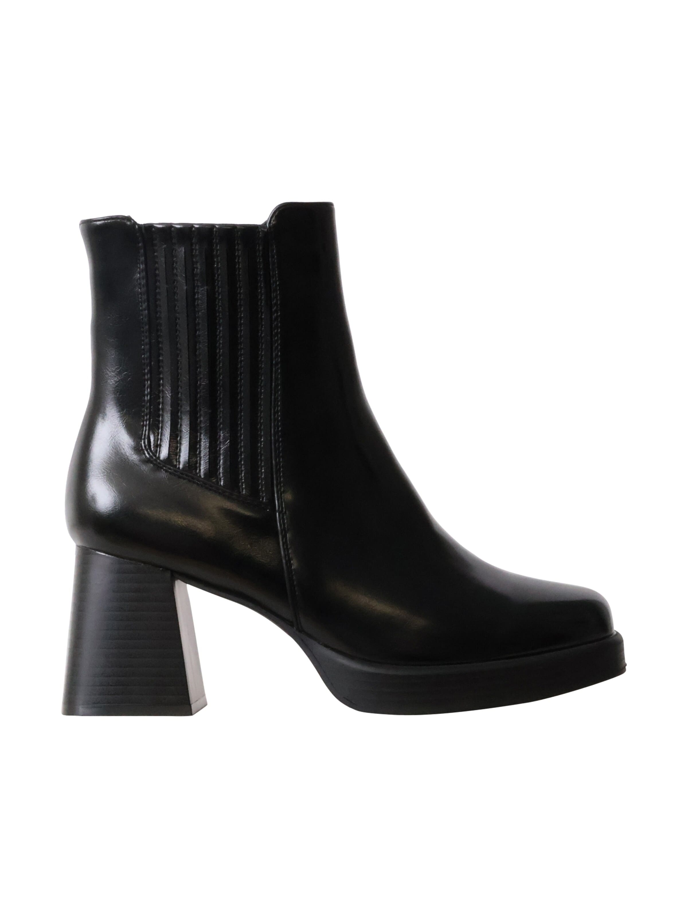 Ankle boots 'Stiefeletten mit Absatz' di Findlay in nero