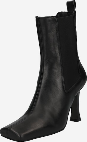 GOLD Chelsea Boots in Black: front