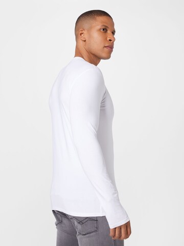 T-Shirt GUESS en blanc