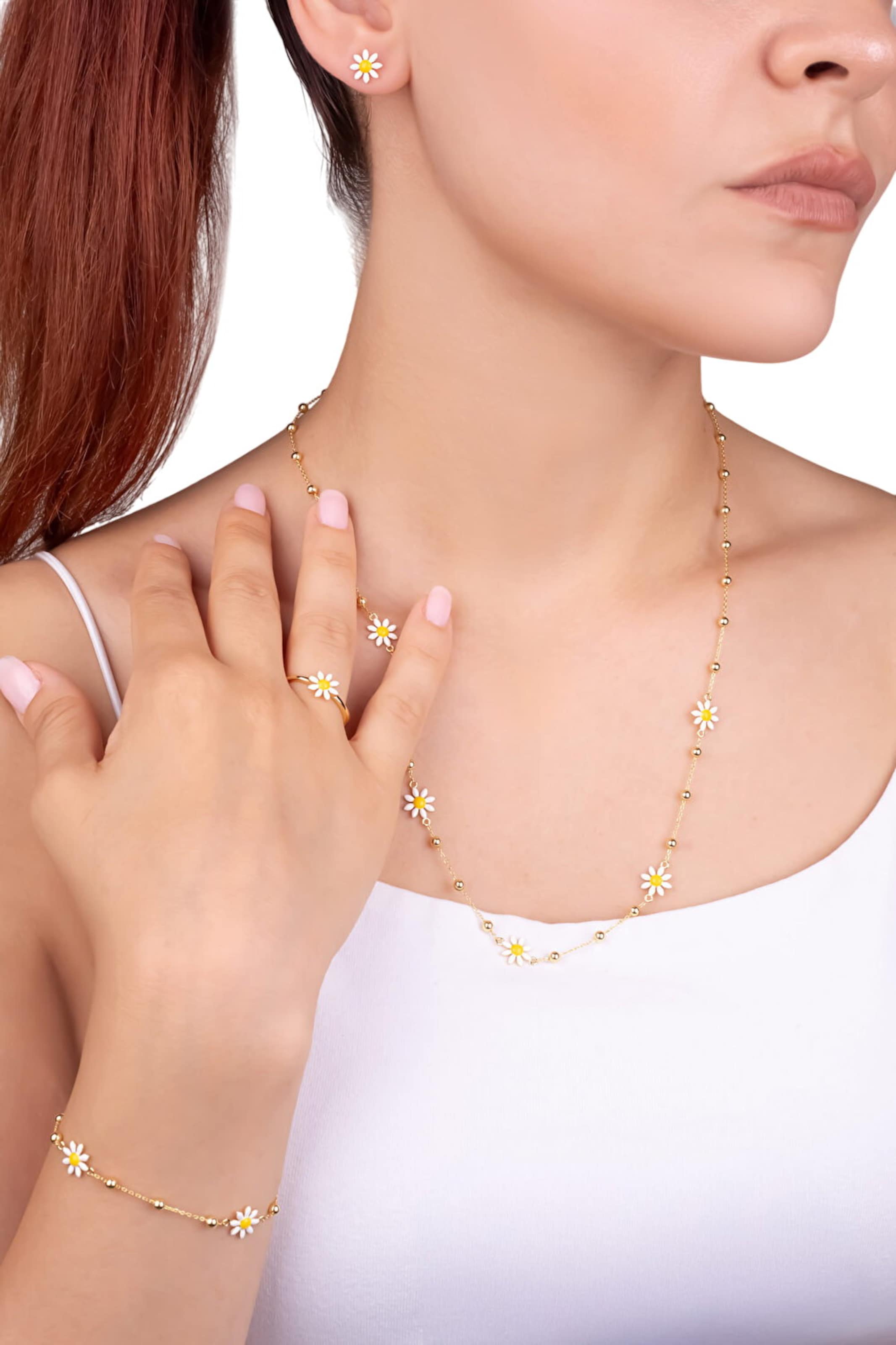 So Chic Earrings in Gold